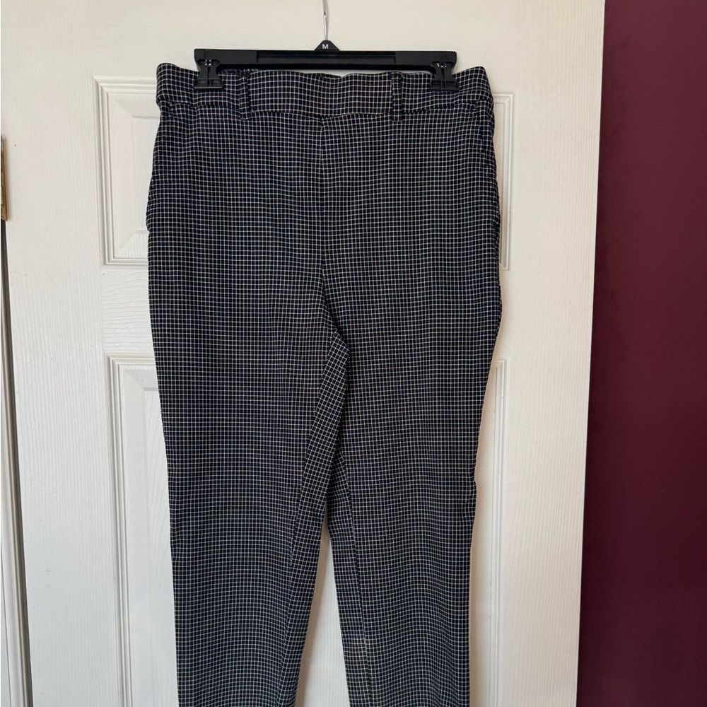 Rafaella Women’s Black and White Patterned Dress Pants